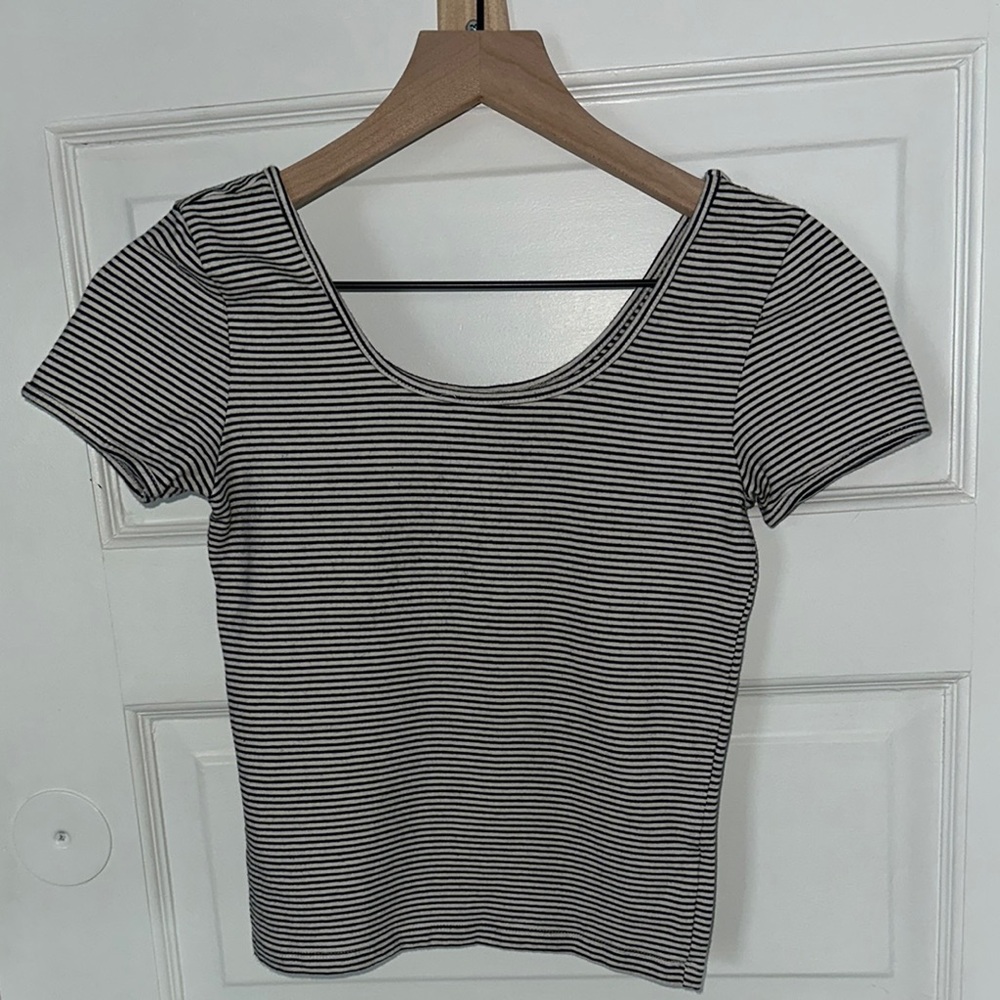 Forever 21 Stretchy Striped Black and White Women's Top Cropped Size Medium
